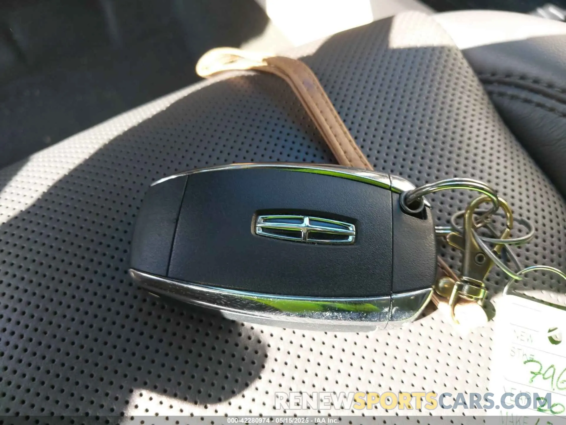 11 Photograph of a damaged car 2LMPJ6L99KBL36336 LINCOLN NAUTILUS 2019