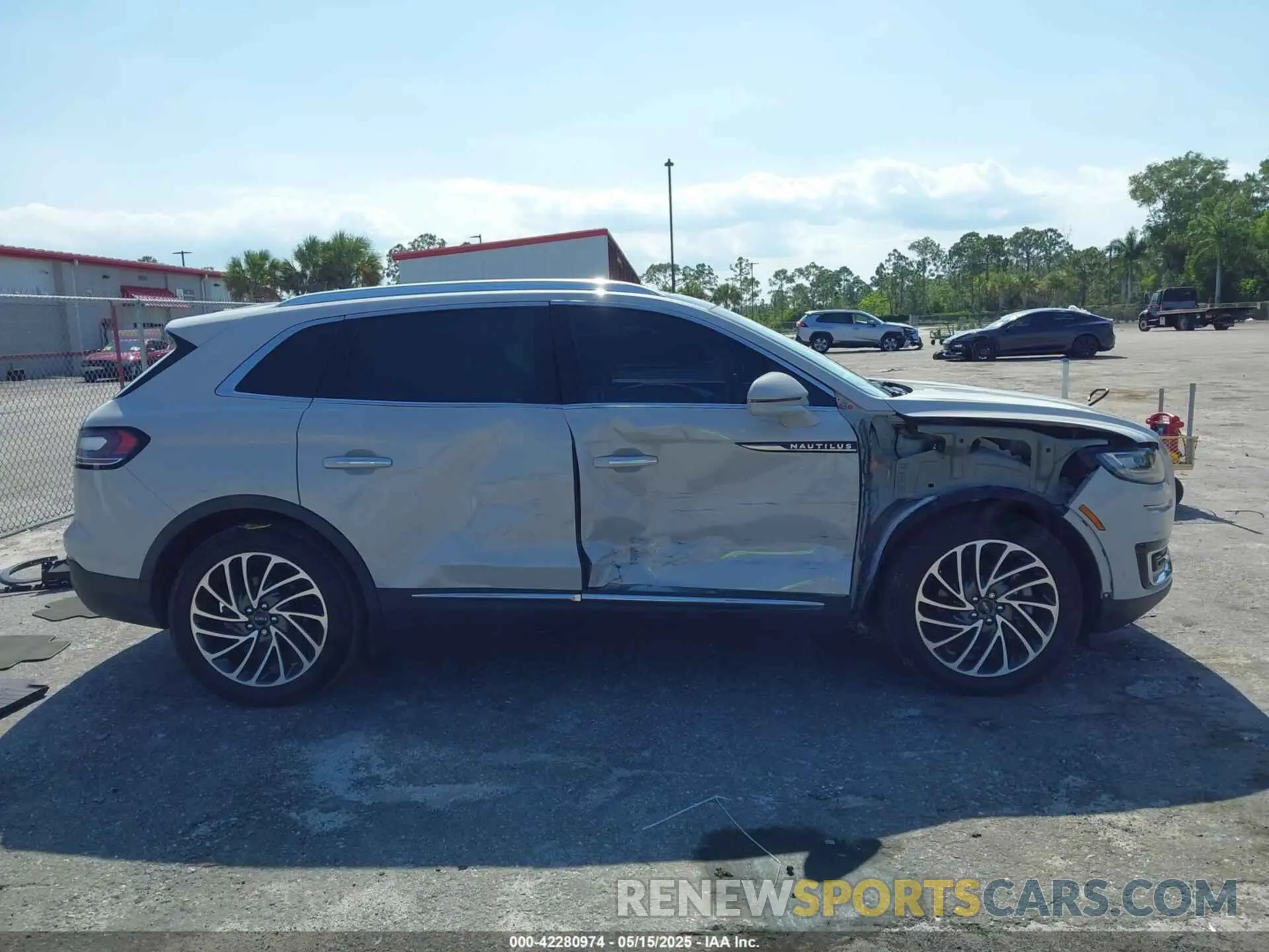 13 Photograph of a damaged car 2LMPJ6L99KBL36336 LINCOLN NAUTILUS 2019