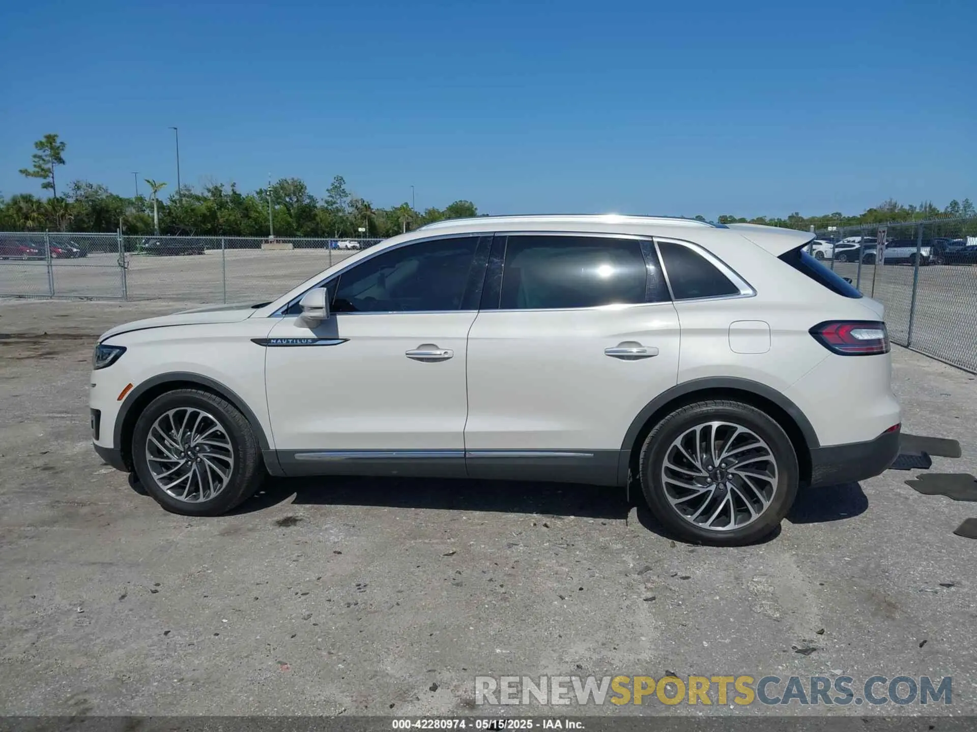 14 Photograph of a damaged car 2LMPJ6L99KBL36336 LINCOLN NAUTILUS 2019