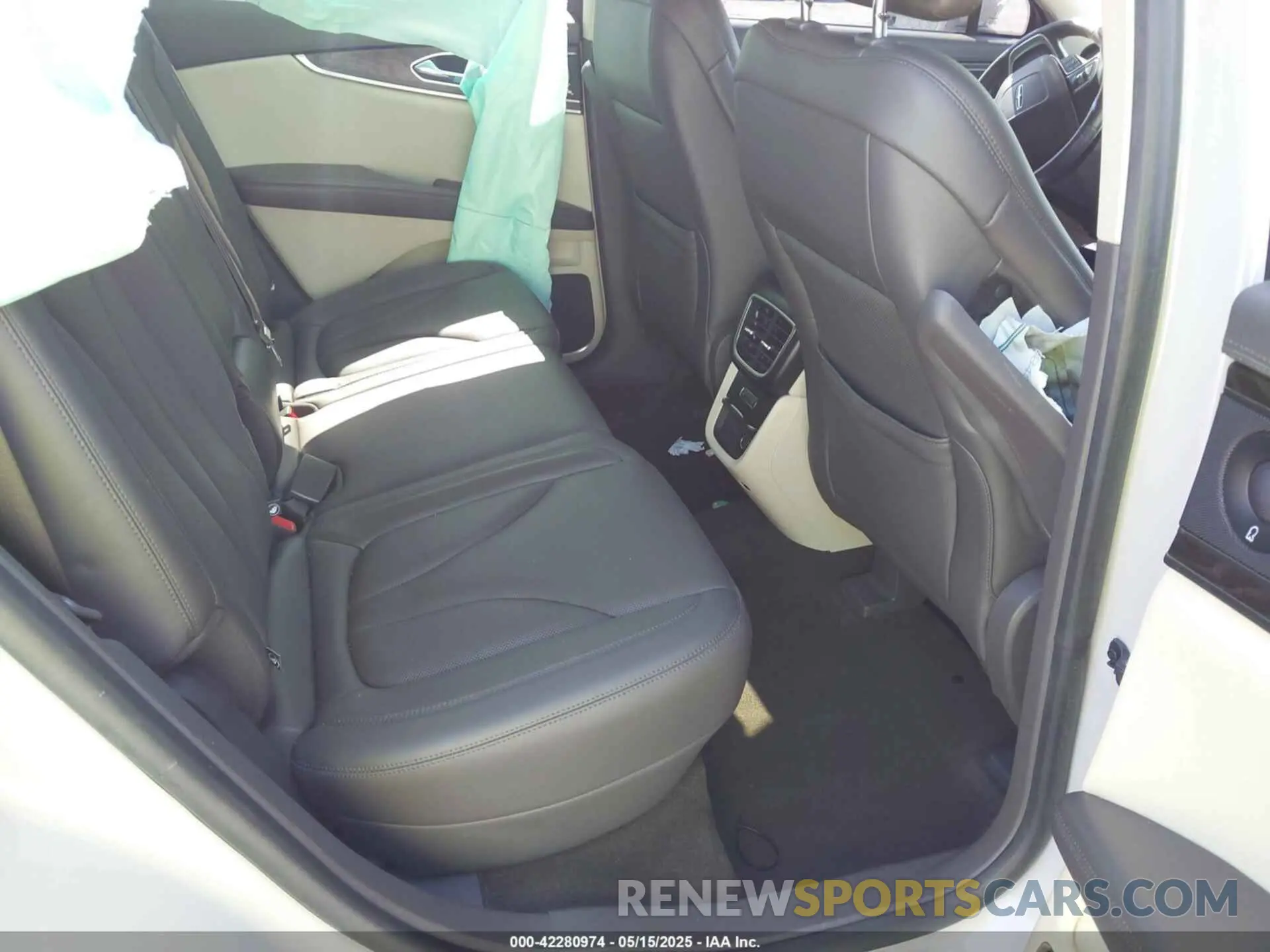 8 Photograph of a damaged car 2LMPJ6L99KBL36336 LINCOLN NAUTILUS 2019