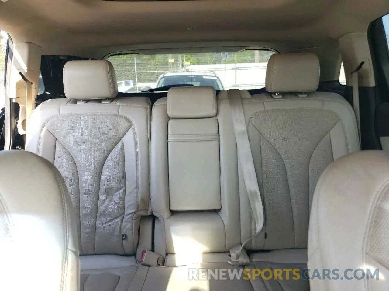 10 Photograph of a damaged car 2LMPJ6L9XKBL30738 LINCOLN NAUTILUS 2019