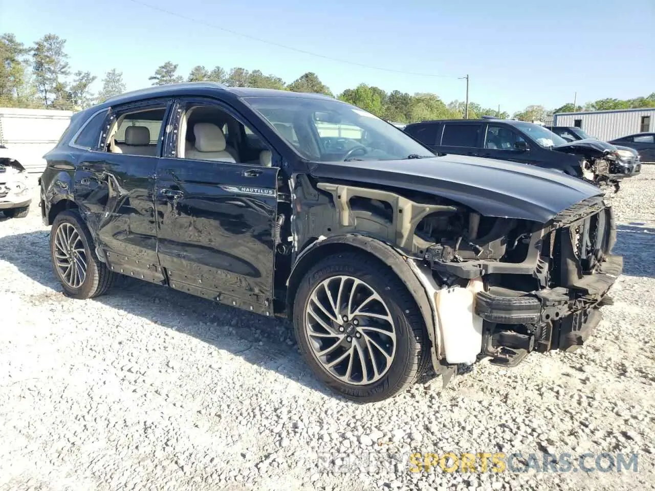 4 Photograph of a damaged car 2LMPJ6L9XKBL30738 LINCOLN NAUTILUS 2019