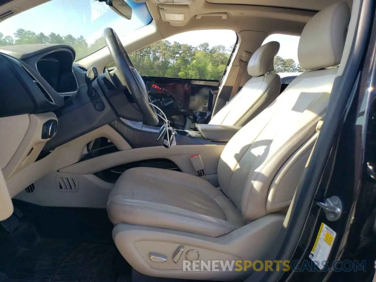 7 Photograph of a damaged car 2LMPJ6L9XKBL30738 LINCOLN NAUTILUS 2019