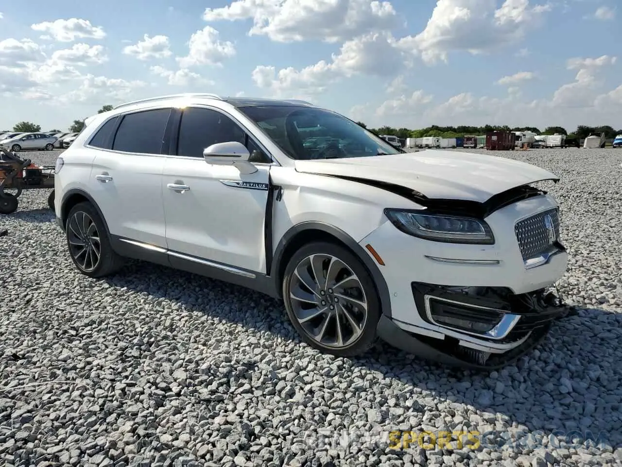 4 Photograph of a damaged car 2LMPJ6L9XKBL54084 LINCOLN NAUTILUS 2019
