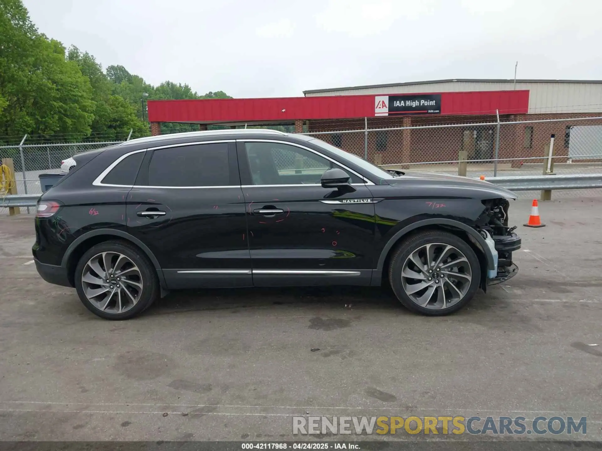 13 Photograph of a damaged car 2LMPJ6LP8KBL19297 LINCOLN NAUTILUS 2019
