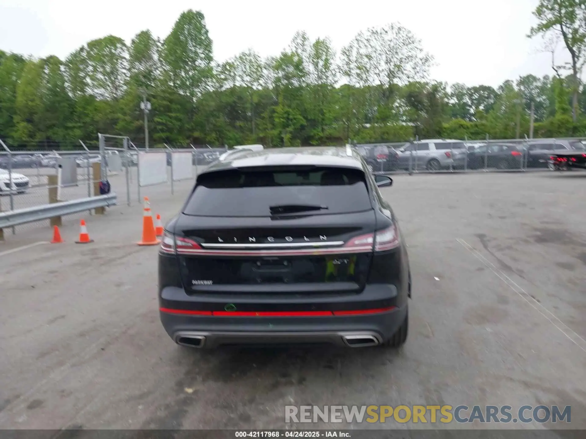 16 Photograph of a damaged car 2LMPJ6LP8KBL19297 LINCOLN NAUTILUS 2019