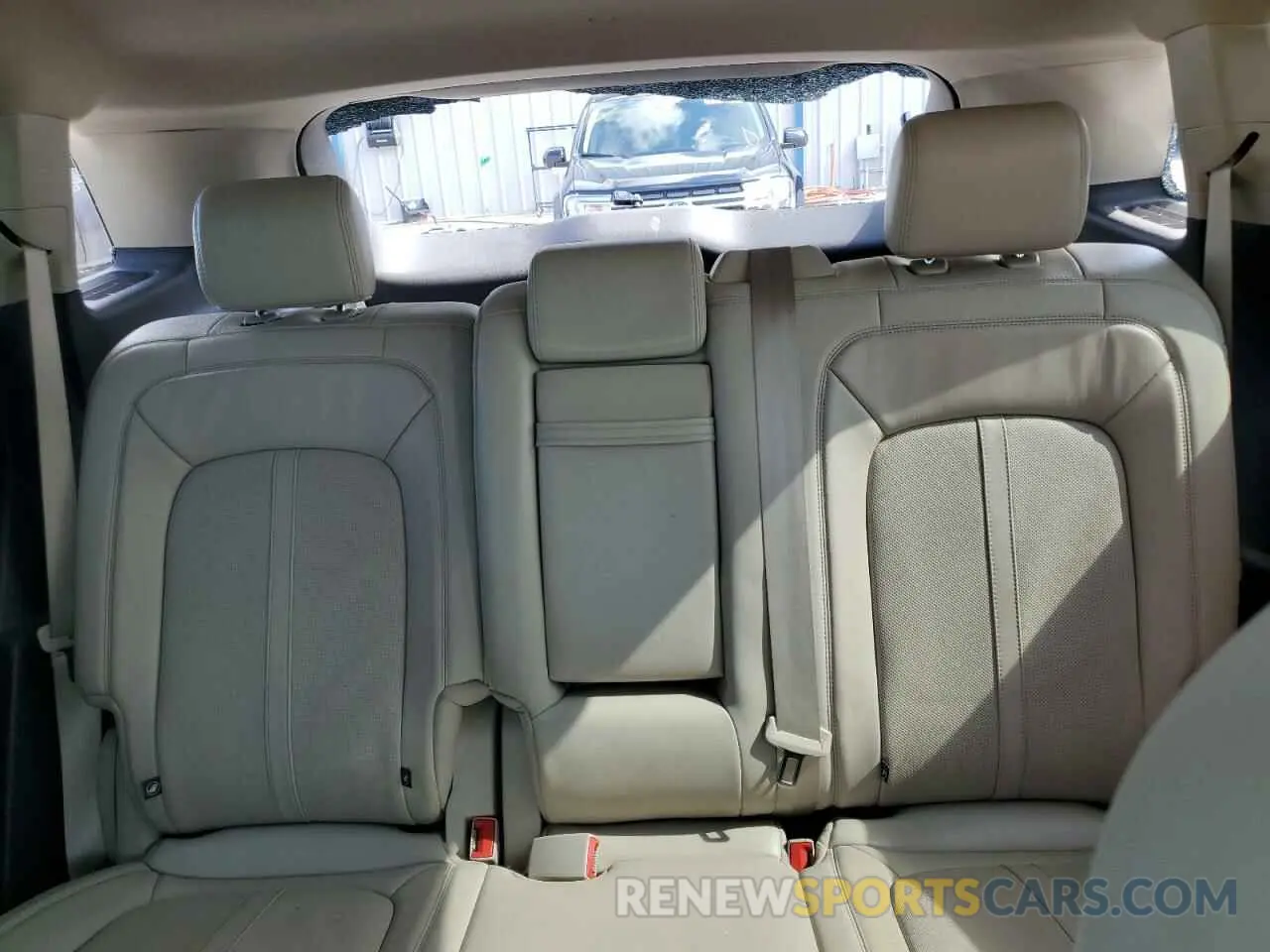 10 Photograph of a damaged car 2LMPJ6LPXKBL51006 LINCOLN NAUTILUS 2019
