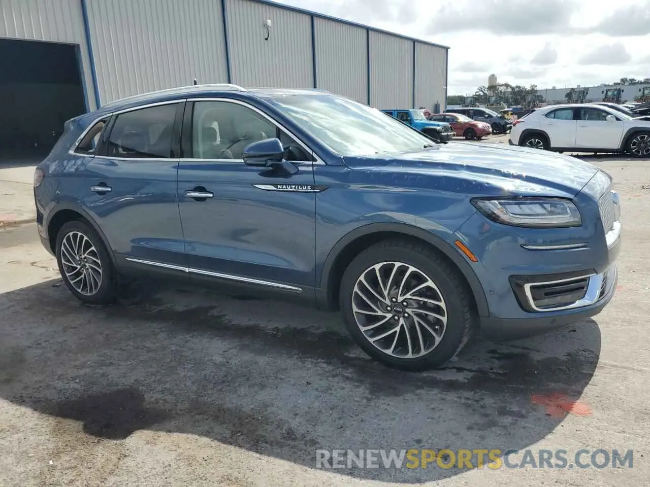 4 Photograph of a damaged car 2LMPJ6LPXKBL51006 LINCOLN NAUTILUS 2019