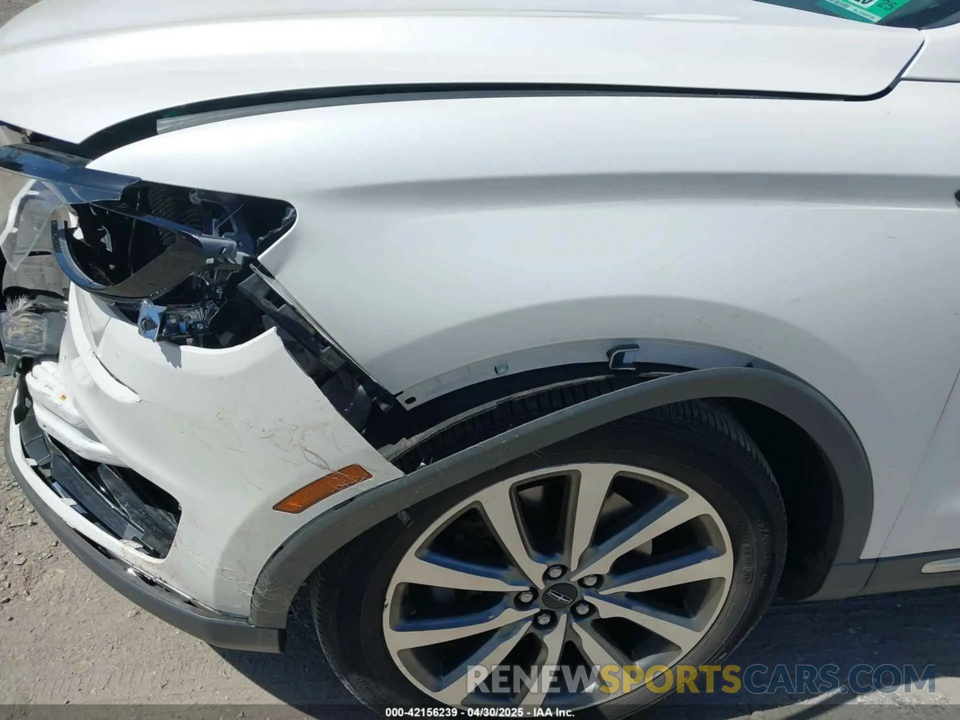 18 Photograph of a damaged car 2LMPJ8K92KBL11856 LINCOLN NAUTILUS 2019