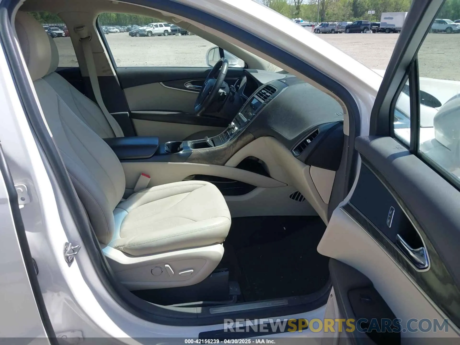 5 Photograph of a damaged car 2LMPJ8K92KBL11856 LINCOLN NAUTILUS 2019