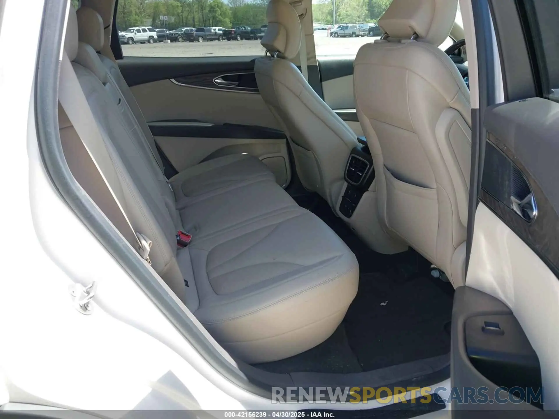 8 Photograph of a damaged car 2LMPJ8K92KBL11856 LINCOLN NAUTILUS 2019