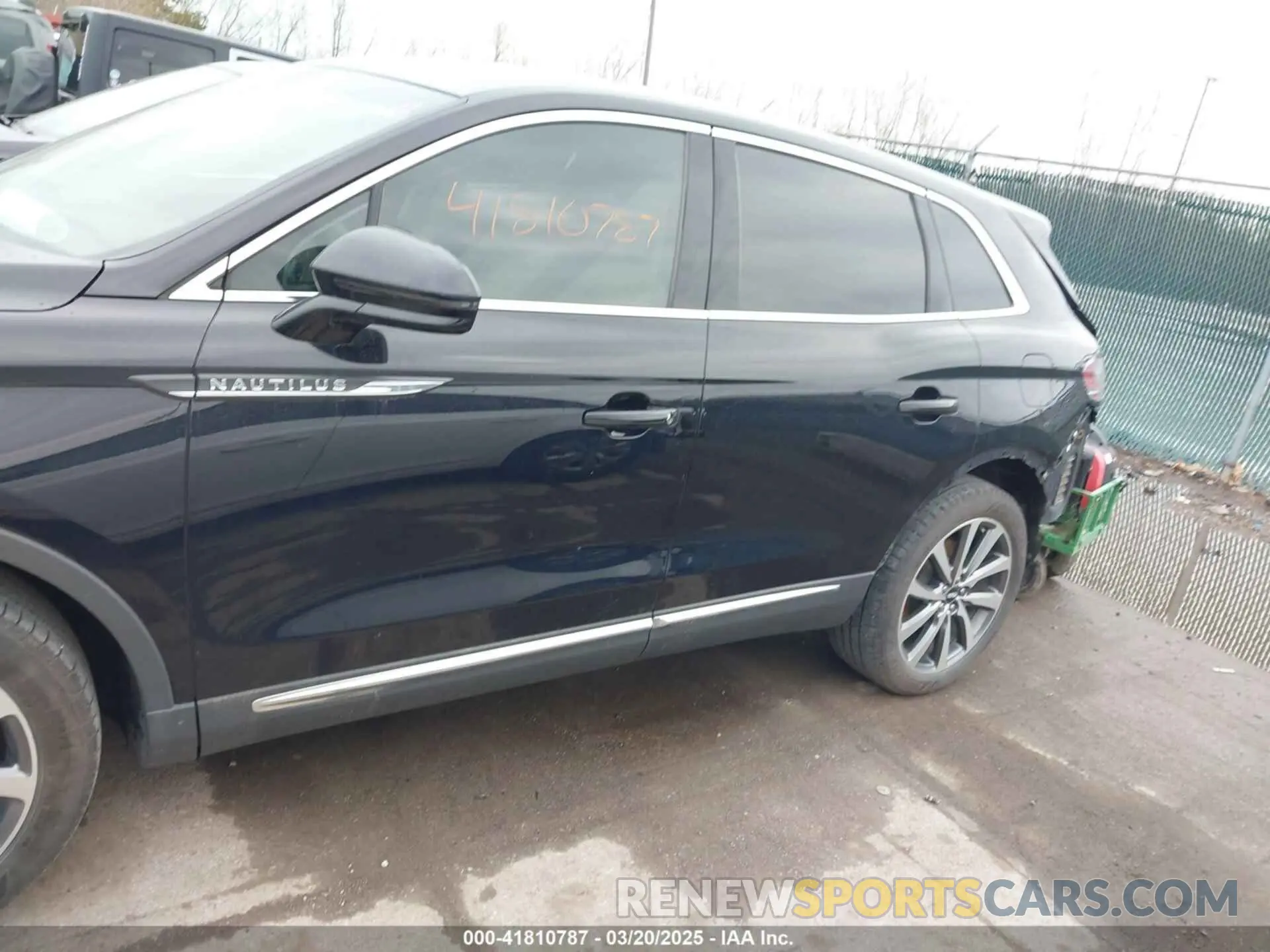 14 Photograph of a damaged car 2LMPJ8K93KBL24776 LINCOLN NAUTILUS 2019
