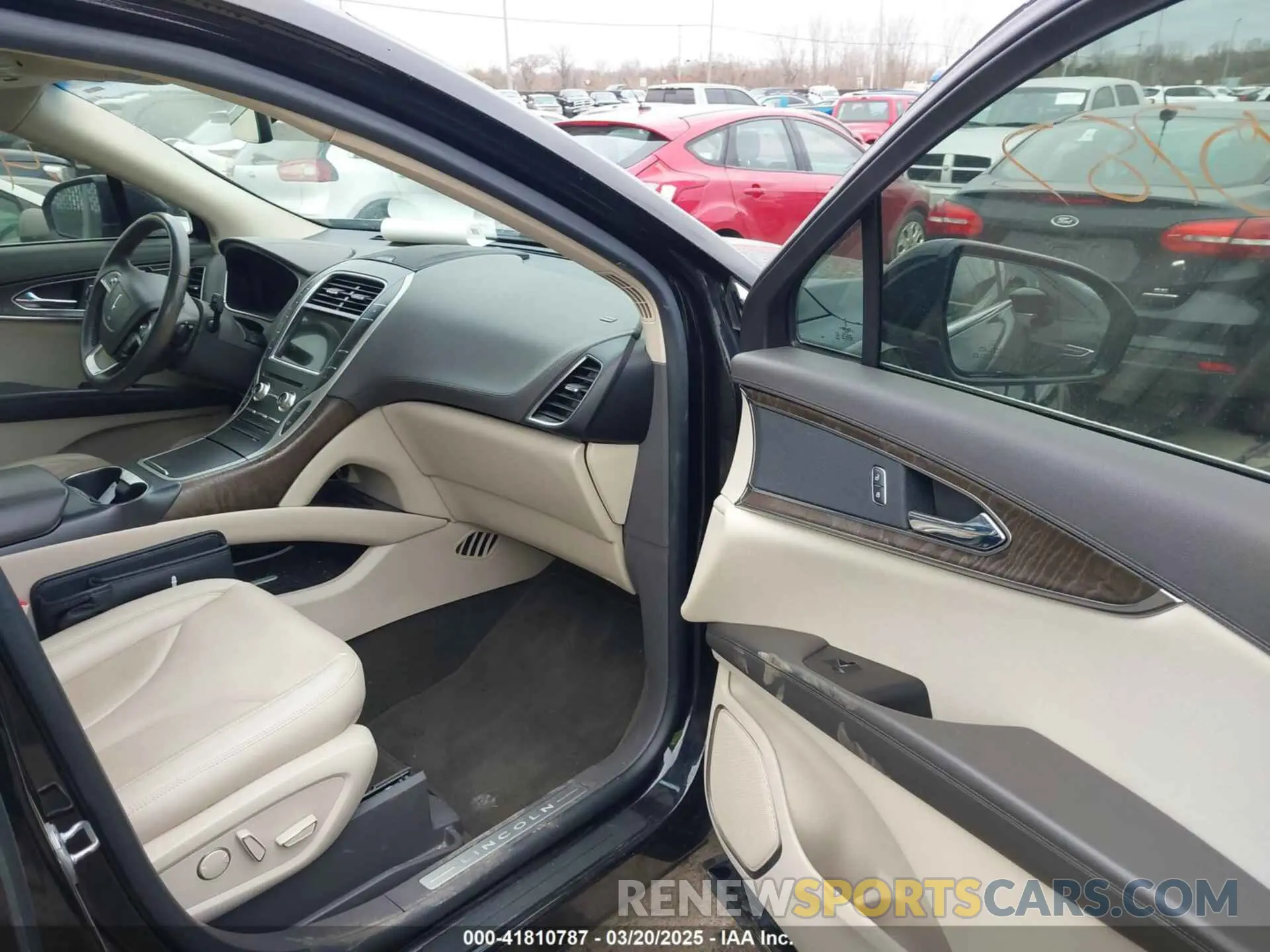 5 Photograph of a damaged car 2LMPJ8K93KBL24776 LINCOLN NAUTILUS 2019