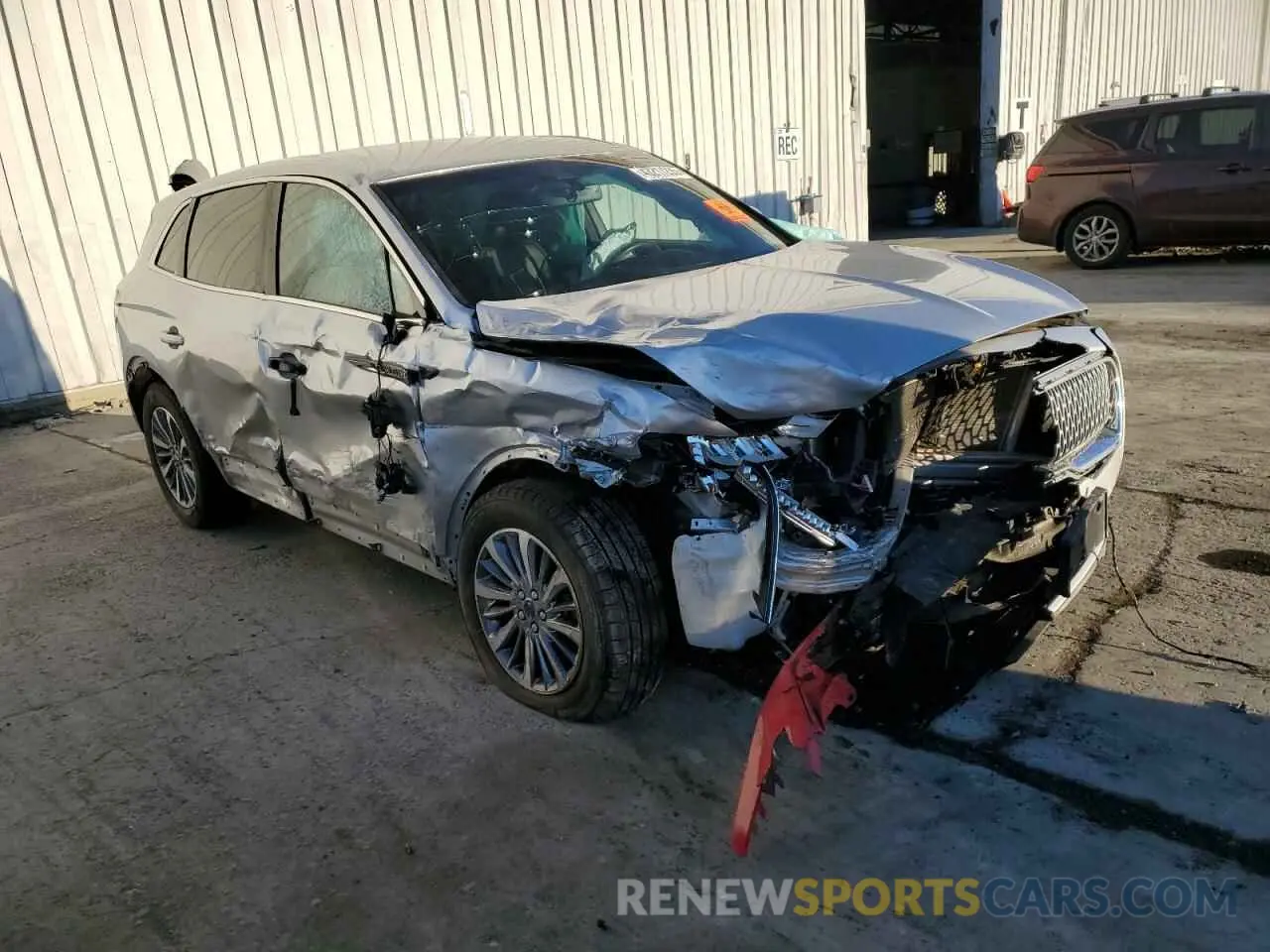 4 Photograph of a damaged car 2LMPJ8K93KBL61617 LINCOLN NAUTILUS 2019
