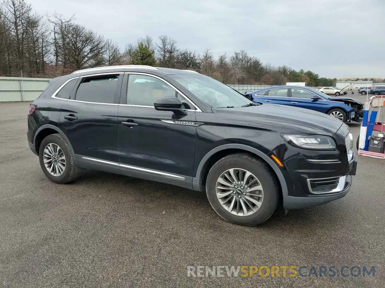 4 Photograph of a damaged car 2LMPJ8K98KBL46353 LINCOLN NAUTILUS 2019