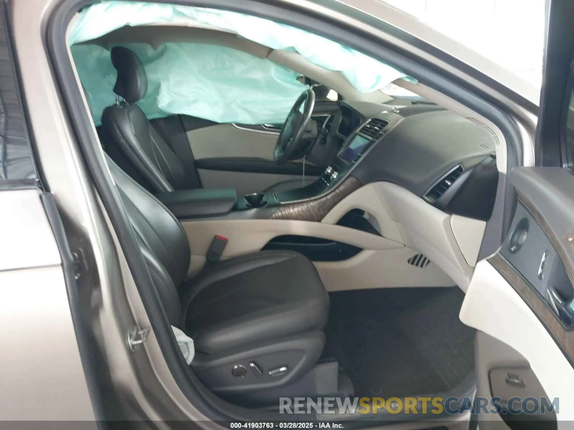 5 Photograph of a damaged car 2LMPJ8L94KBL12263 LINCOLN NAUTILUS 2019