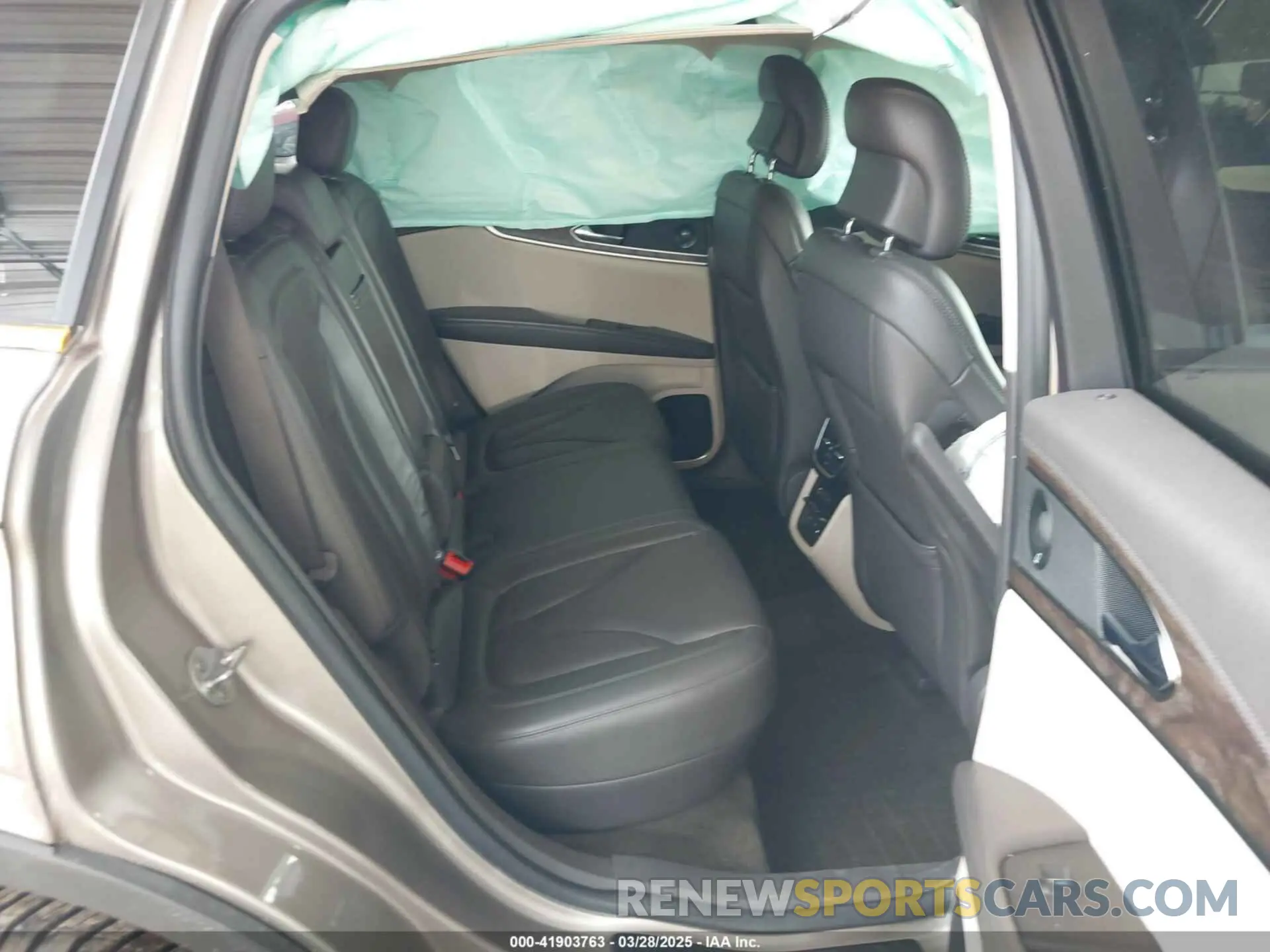 8 Photograph of a damaged car 2LMPJ8L94KBL12263 LINCOLN NAUTILUS 2019