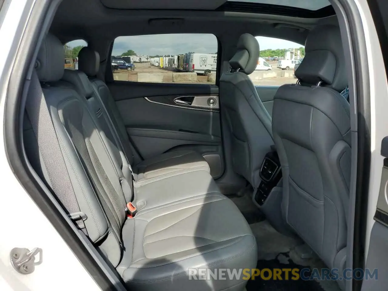 11 Photograph of a damaged car 2LMPJ8L95KBL10165 LINCOLN NAUTILUS 2019