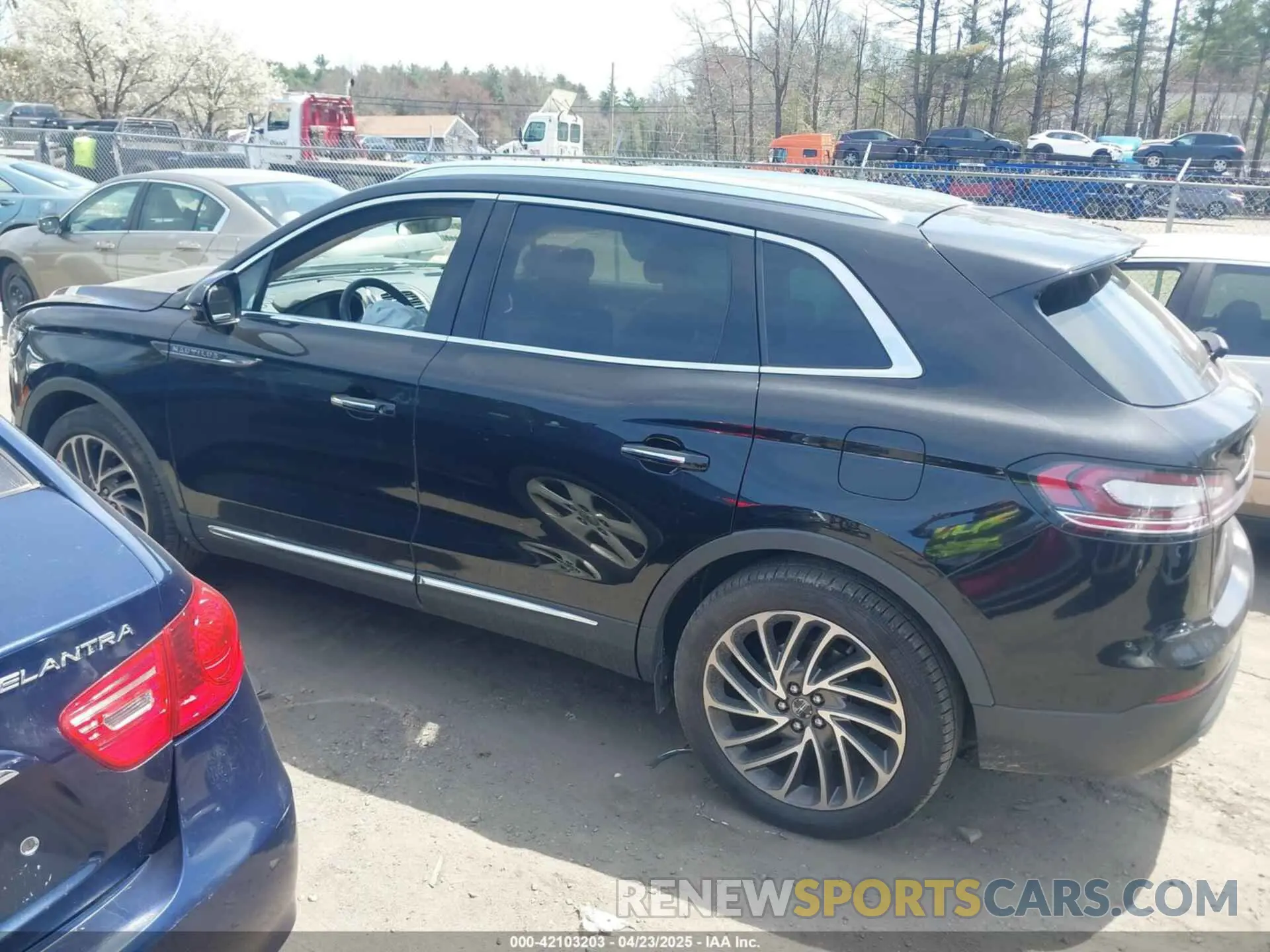 14 Photograph of a damaged car 2LMPJ8L97KBL46293 LINCOLN NAUTILUS 2019