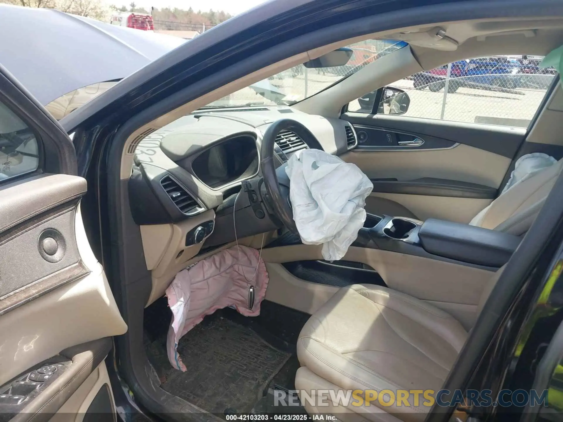 5 Photograph of a damaged car 2LMPJ8L97KBL46293 LINCOLN NAUTILUS 2019