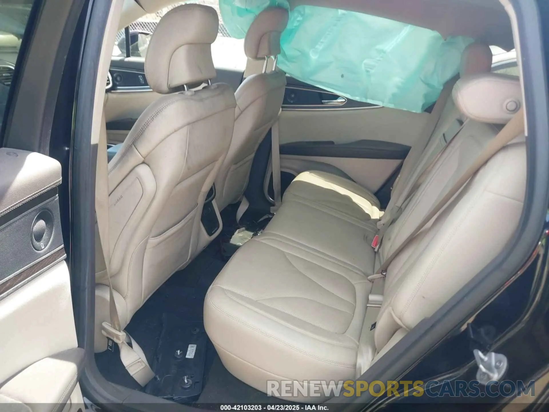 8 Photograph of a damaged car 2LMPJ8L97KBL46293 LINCOLN NAUTILUS 2019
