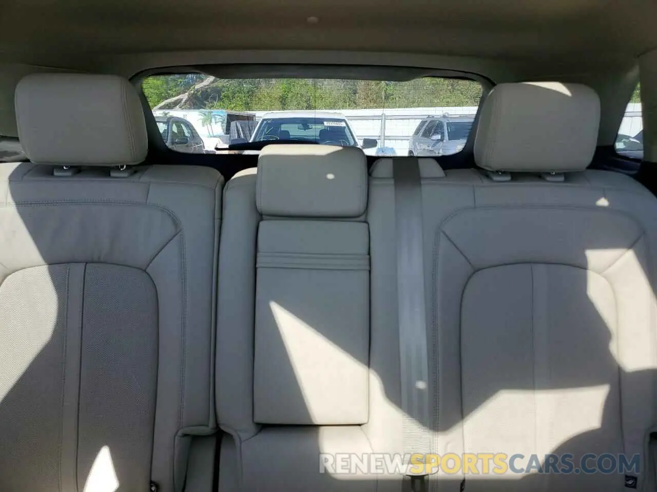 10 Photograph of a damaged car 2LMPJ8L9XKBL67073 LINCOLN NAUTILUS 2019