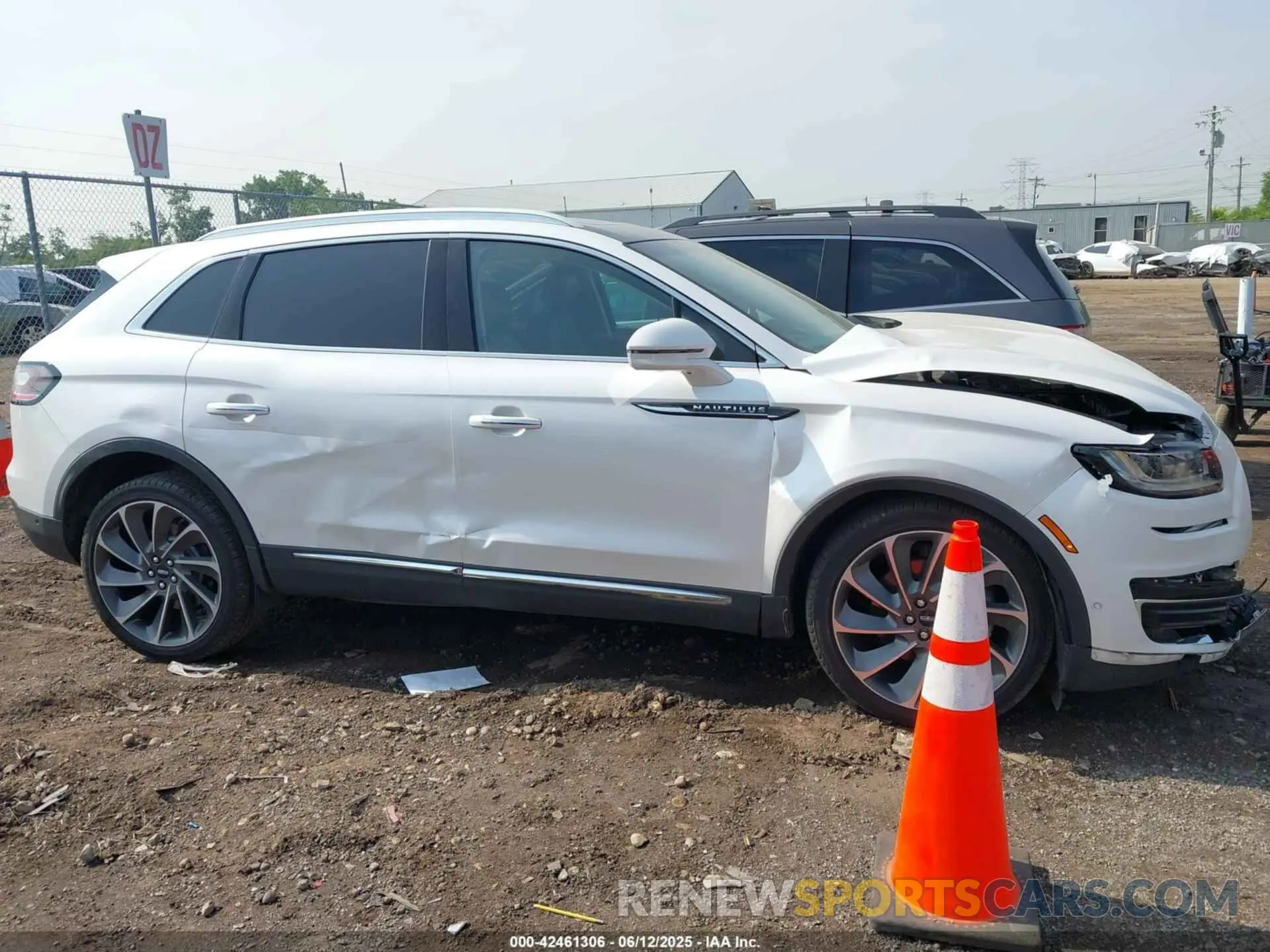 13 Photograph of a damaged car 2LMPJ8LP2KBL18626 LINCOLN NAUTILUS 2019