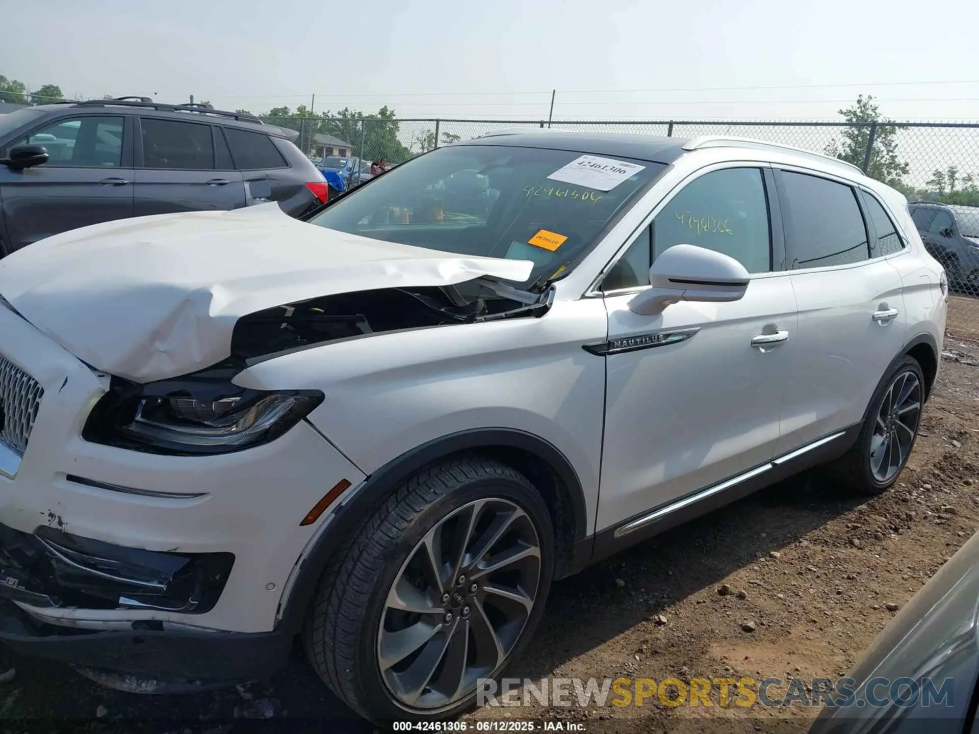 14 Photograph of a damaged car 2LMPJ8LP2KBL18626 LINCOLN NAUTILUS 2019