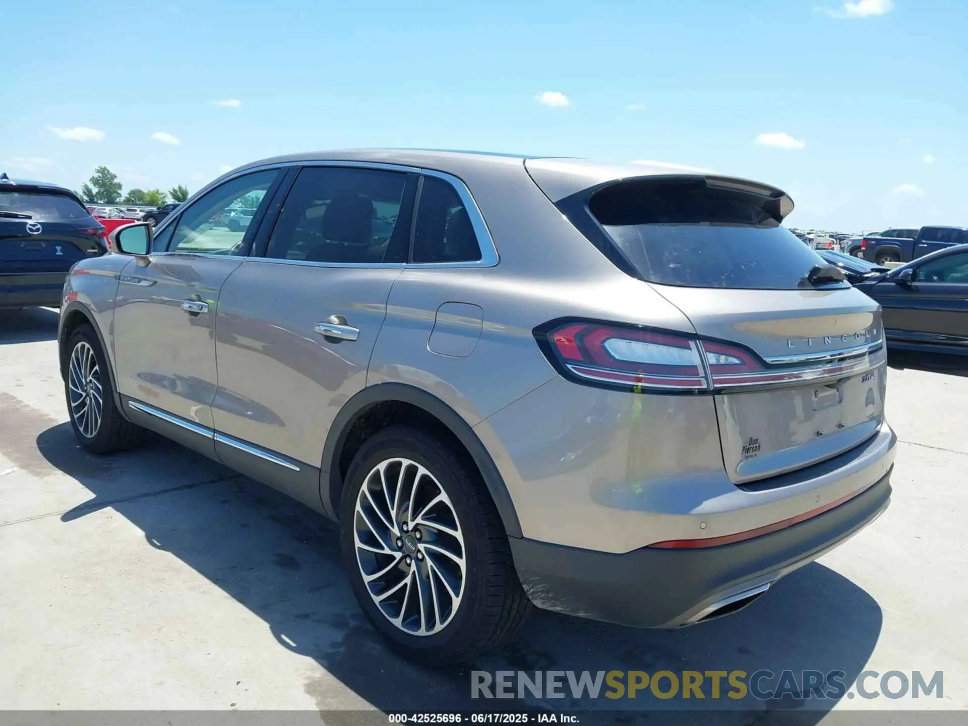 3 Photograph of a damaged car 2LMPJ8LP2KBL19503 LINCOLN NAUTILUS 2019
