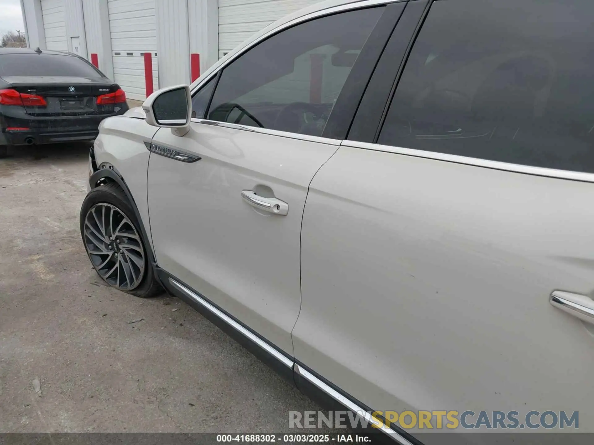 12 Photograph of a damaged car 2LMPJ8LP3KBL17646 LINCOLN NAUTILUS 2019