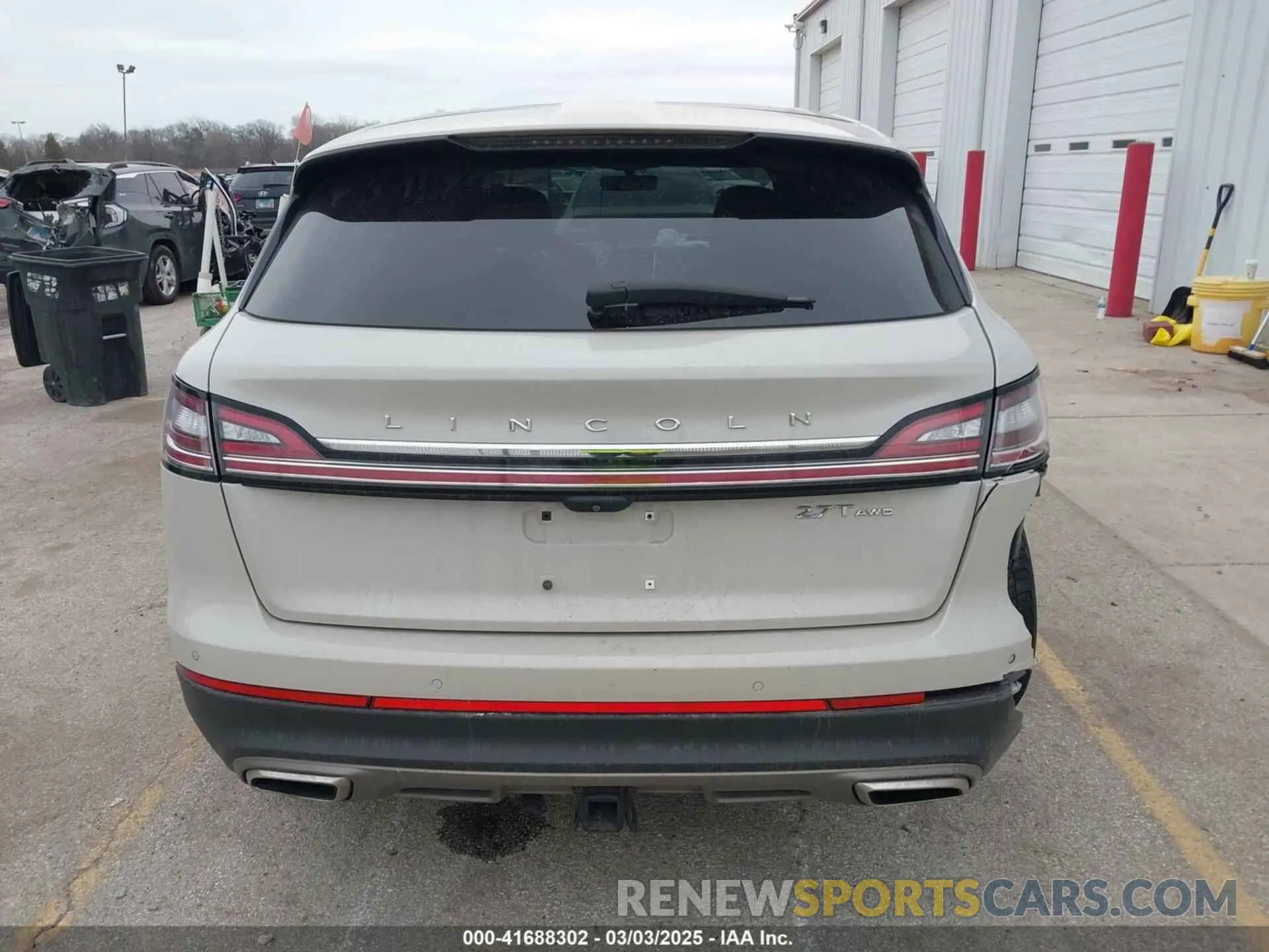 17 Photograph of a damaged car 2LMPJ8LP3KBL17646 LINCOLN NAUTILUS 2019