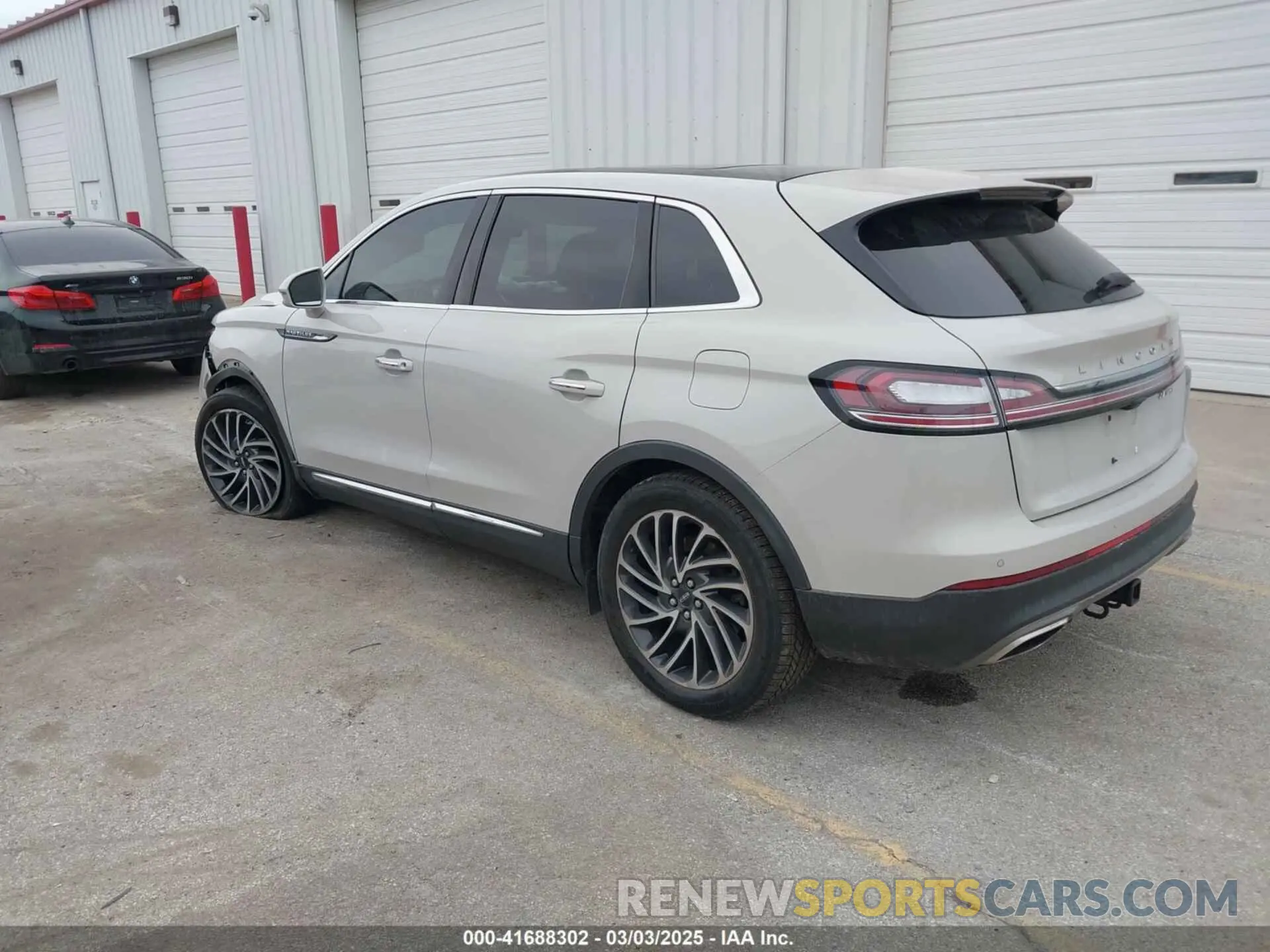 3 Photograph of a damaged car 2LMPJ8LP3KBL17646 LINCOLN NAUTILUS 2019