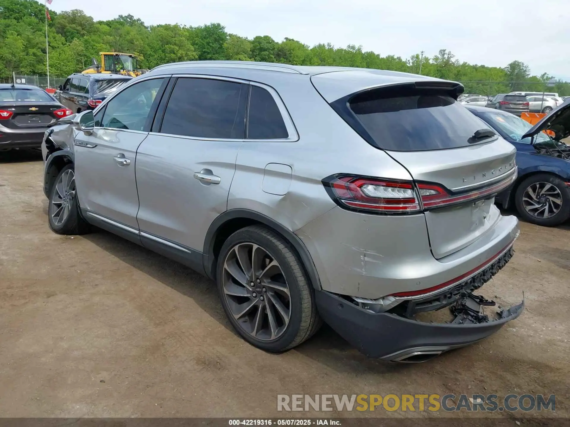 3 Photograph of a damaged car 2LMPJ8LP5KBL32374 LINCOLN NAUTILUS 2019