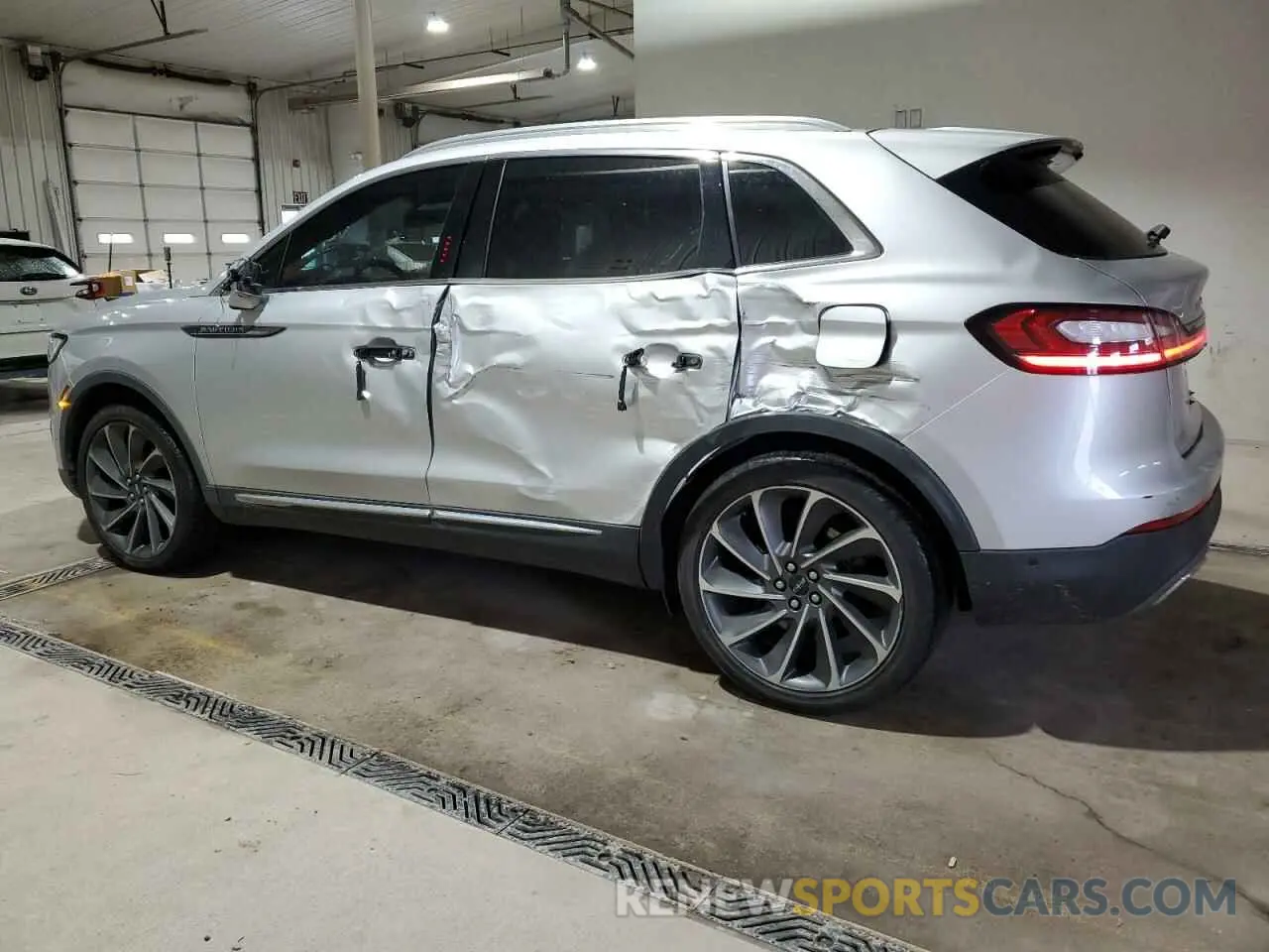 2 Photograph of a damaged car 2LMPJ8LP6KBL32092 LINCOLN NAUTILUS 2019