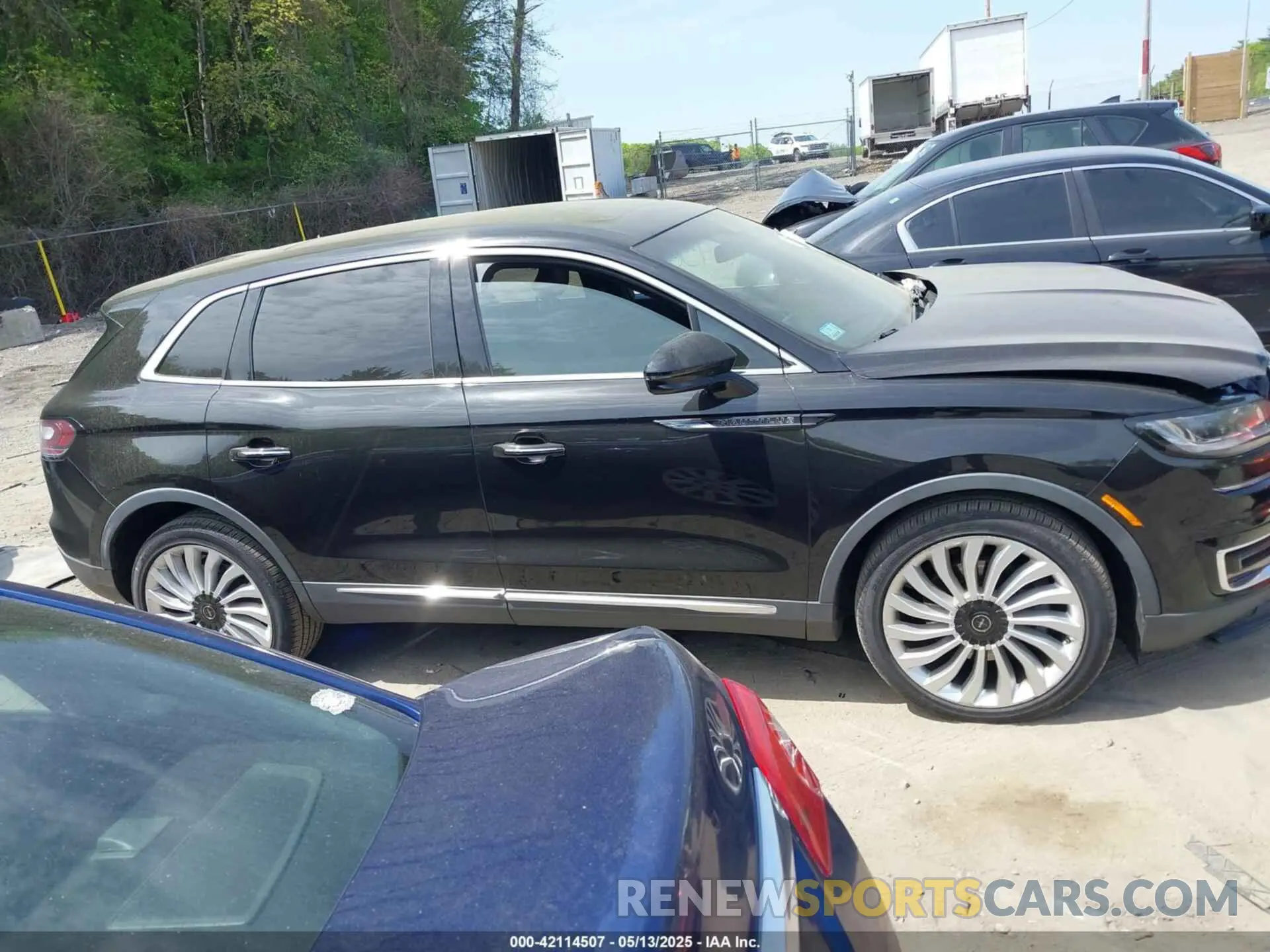 13 Photograph of a damaged car 2LMPJ9JP0KBL46286 LINCOLN NAUTILUS 2019