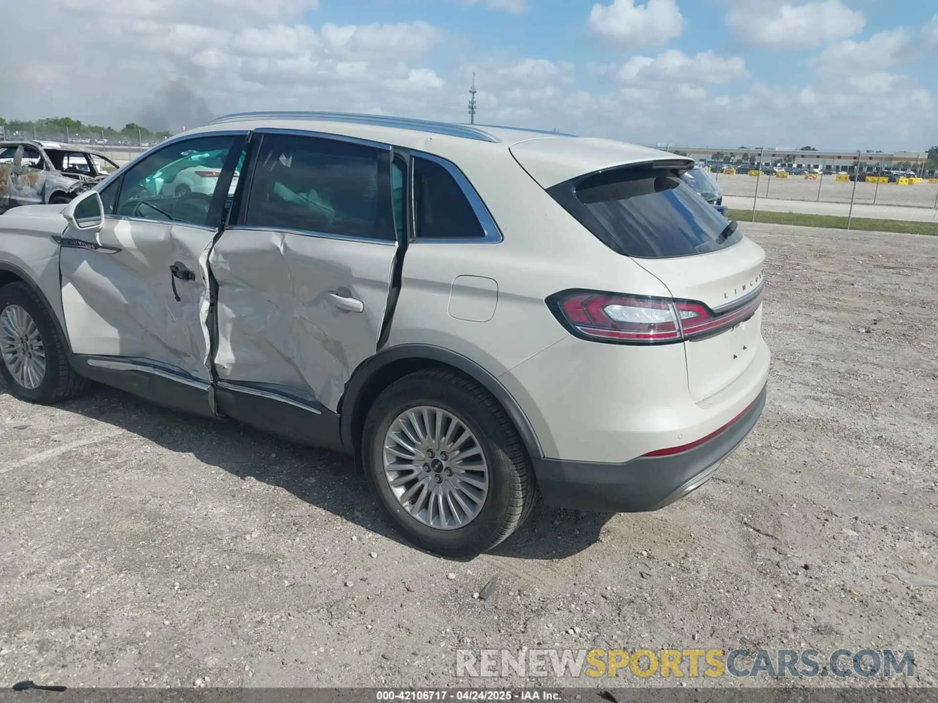 3 Photograph of a damaged car 2LMPJ6J95LBL09249 LINCOLN NAUTILUS 2020