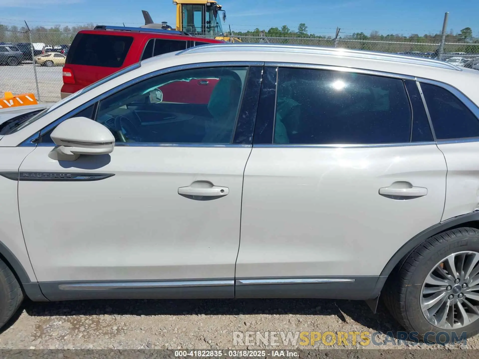 14 Photograph of a damaged car 2LMPJ6J98LBL11383 LINCOLN NAUTILUS 2020