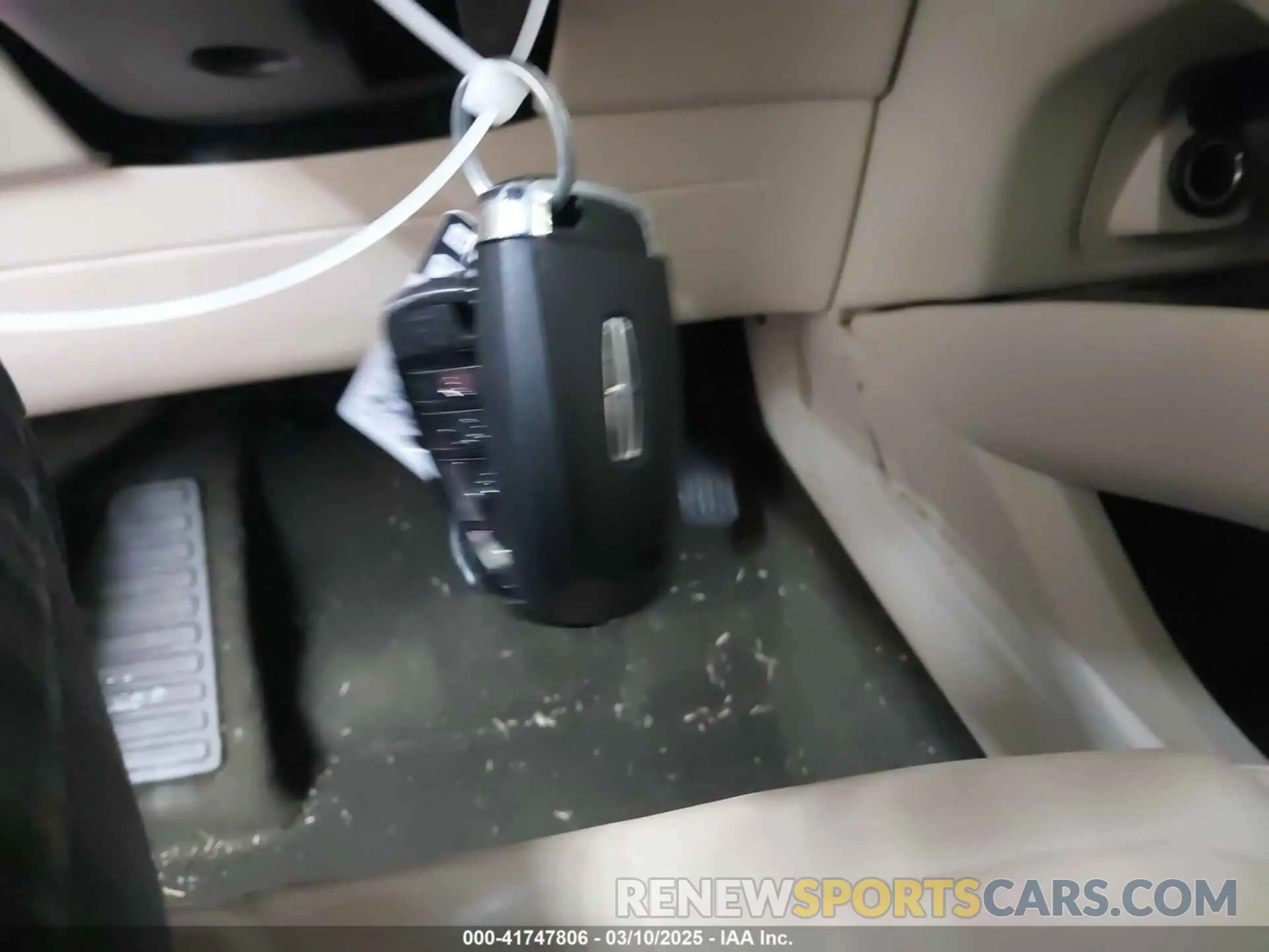 11 Photograph of a damaged car 2LMPJ6J98LBL15952 LINCOLN NAUTILUS 2020