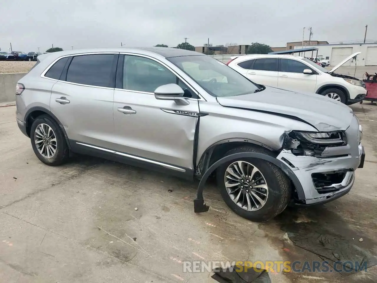4 Photograph of a damaged car 2LMPJ6K92LBL29960 LINCOLN NAUTILUS 2020