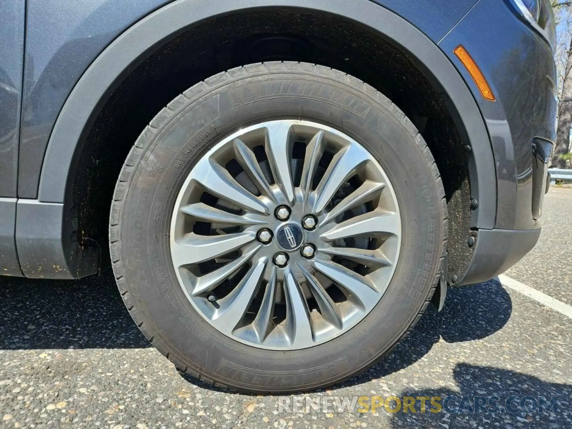 8 Photograph of a damaged car 2LMPJ6K95LBL30021 LINCOLN NAUTILUS 2020