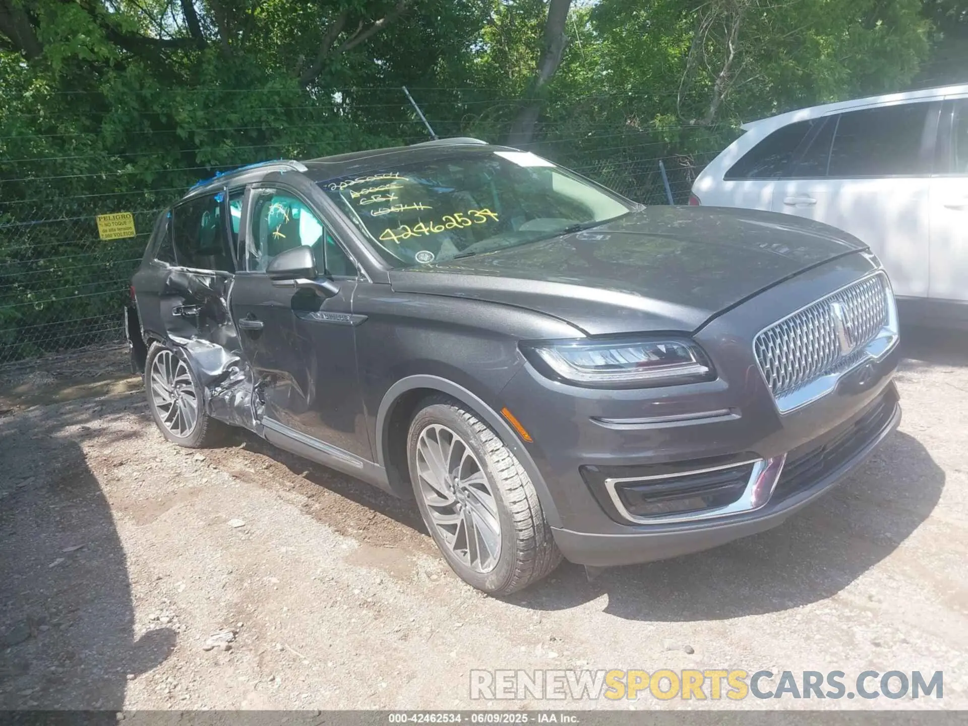 1 Photograph of a damaged car 2LMPJ6K97LBL06741 LINCOLN NAUTILUS 2020