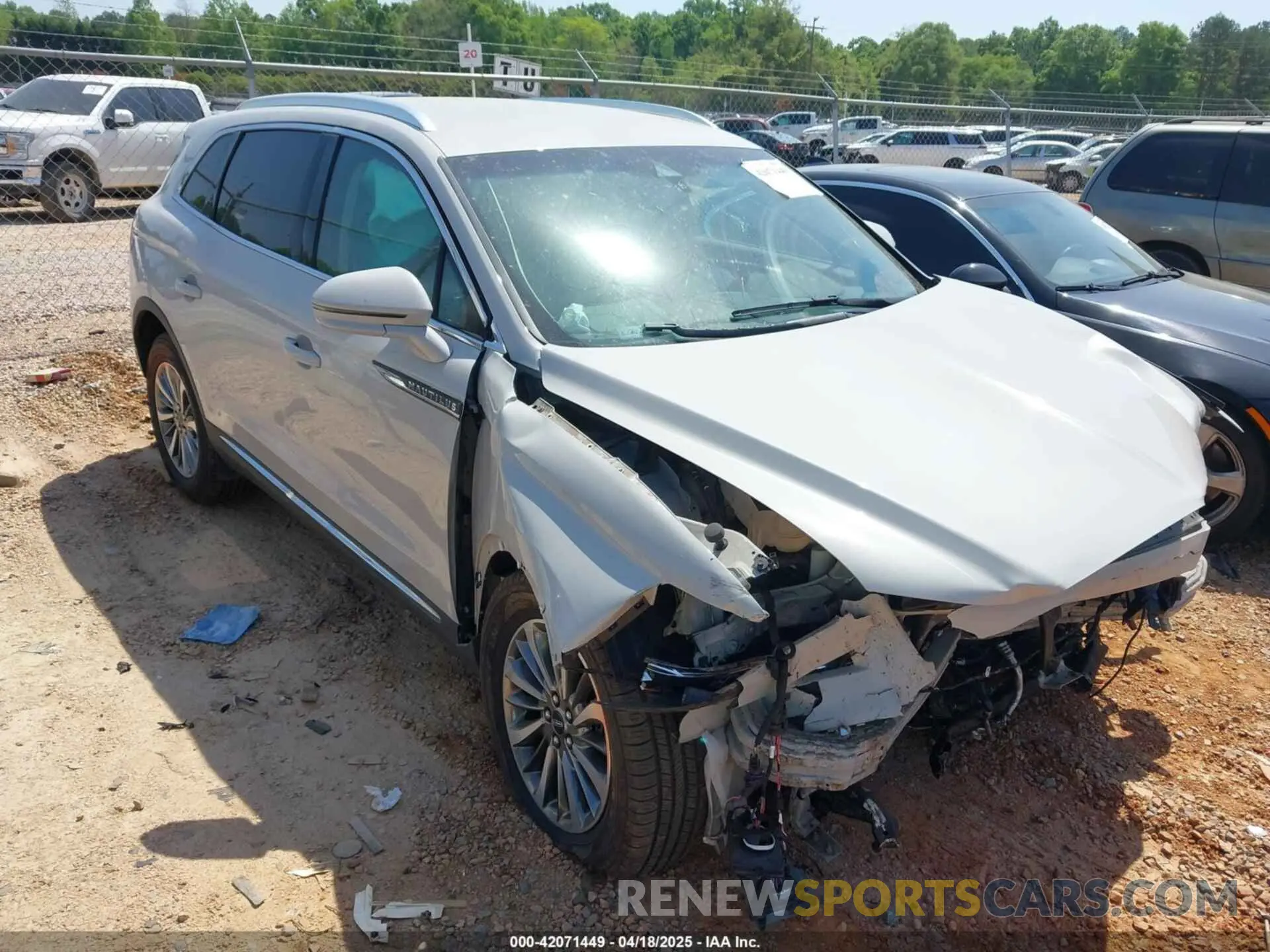 1 Photograph of a damaged car 2LMPJ8J99LBL00372 LINCOLN NAUTILUS 2020