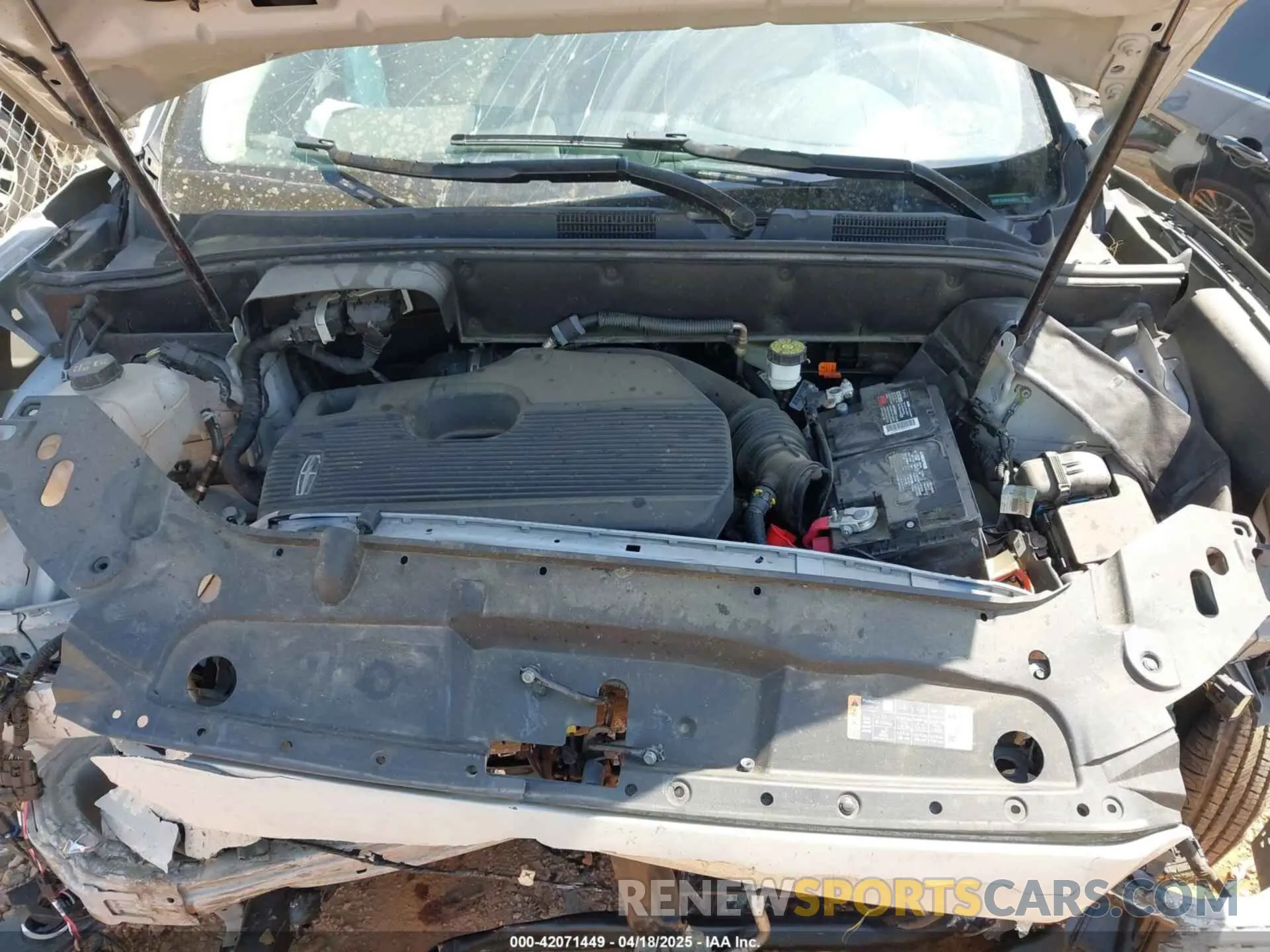 10 Photograph of a damaged car 2LMPJ8J99LBL00372 LINCOLN NAUTILUS 2020