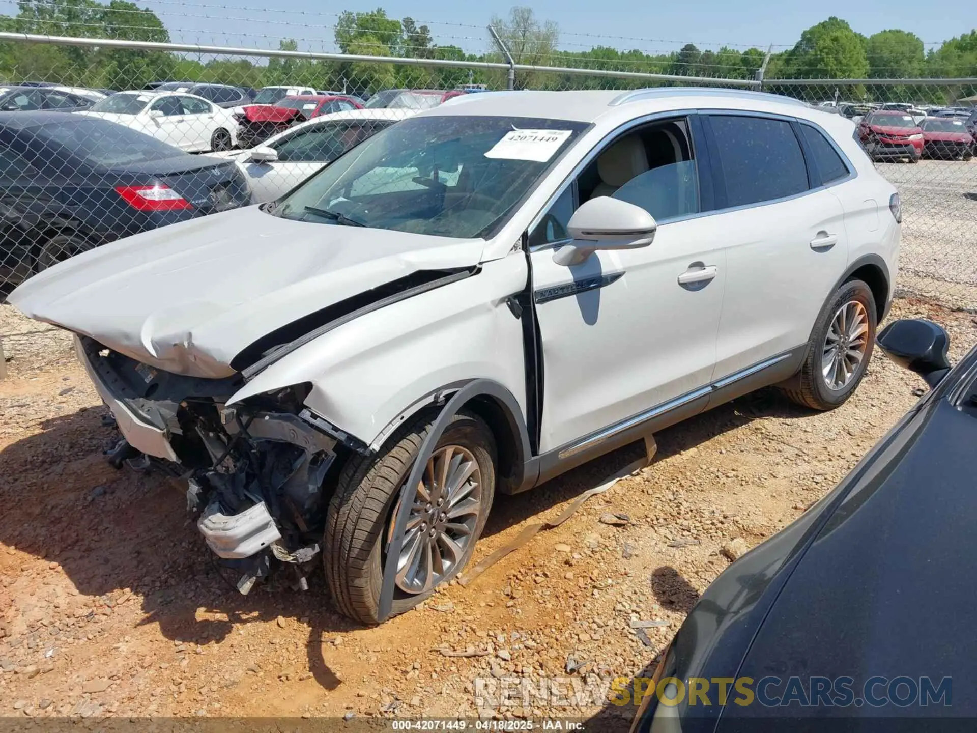2 Photograph of a damaged car 2LMPJ8J99LBL00372 LINCOLN NAUTILUS 2020
