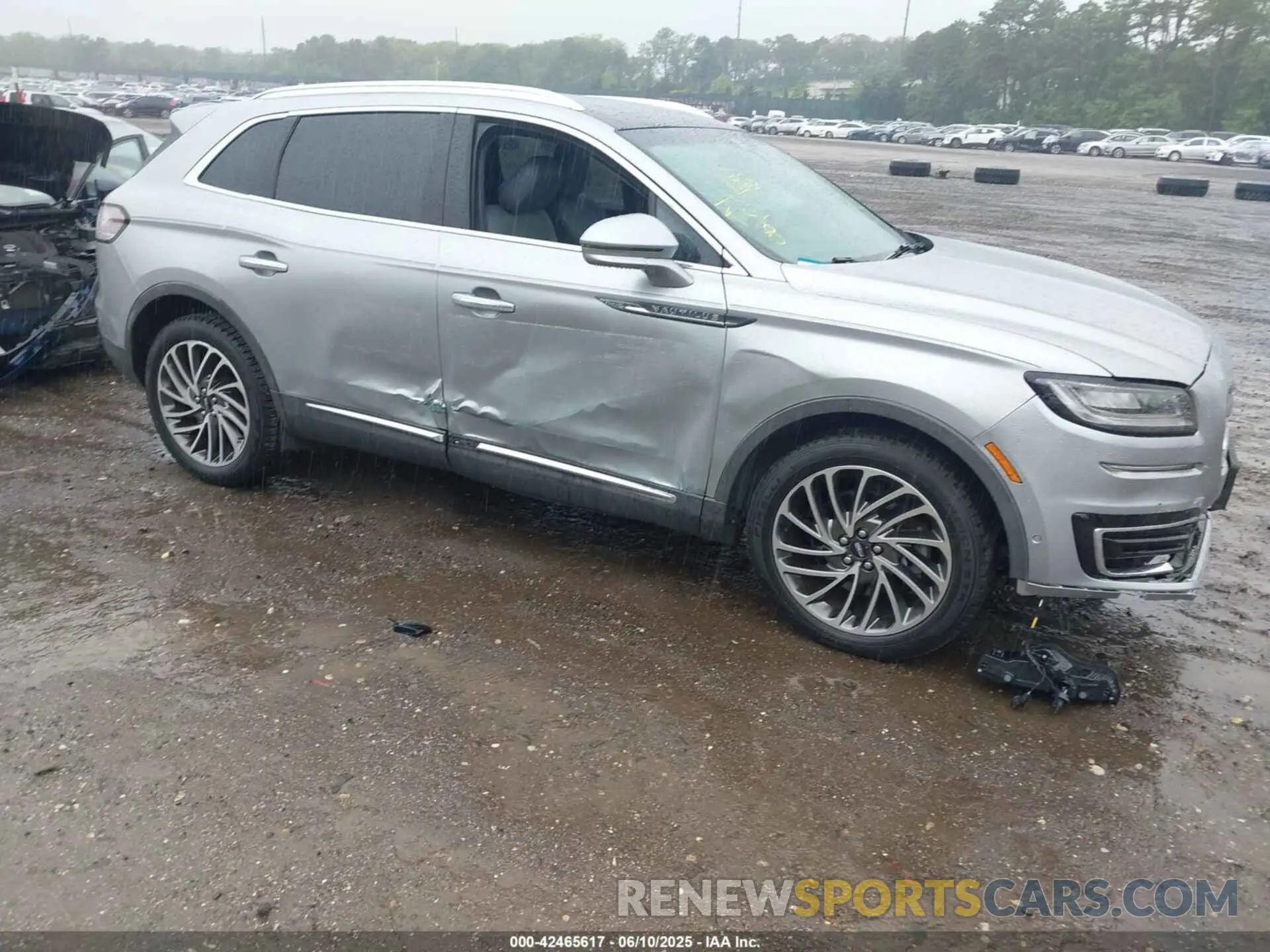 1 Photograph of a damaged car 2LMPJ8K90LBL00520 LINCOLN NAUTILUS 2020