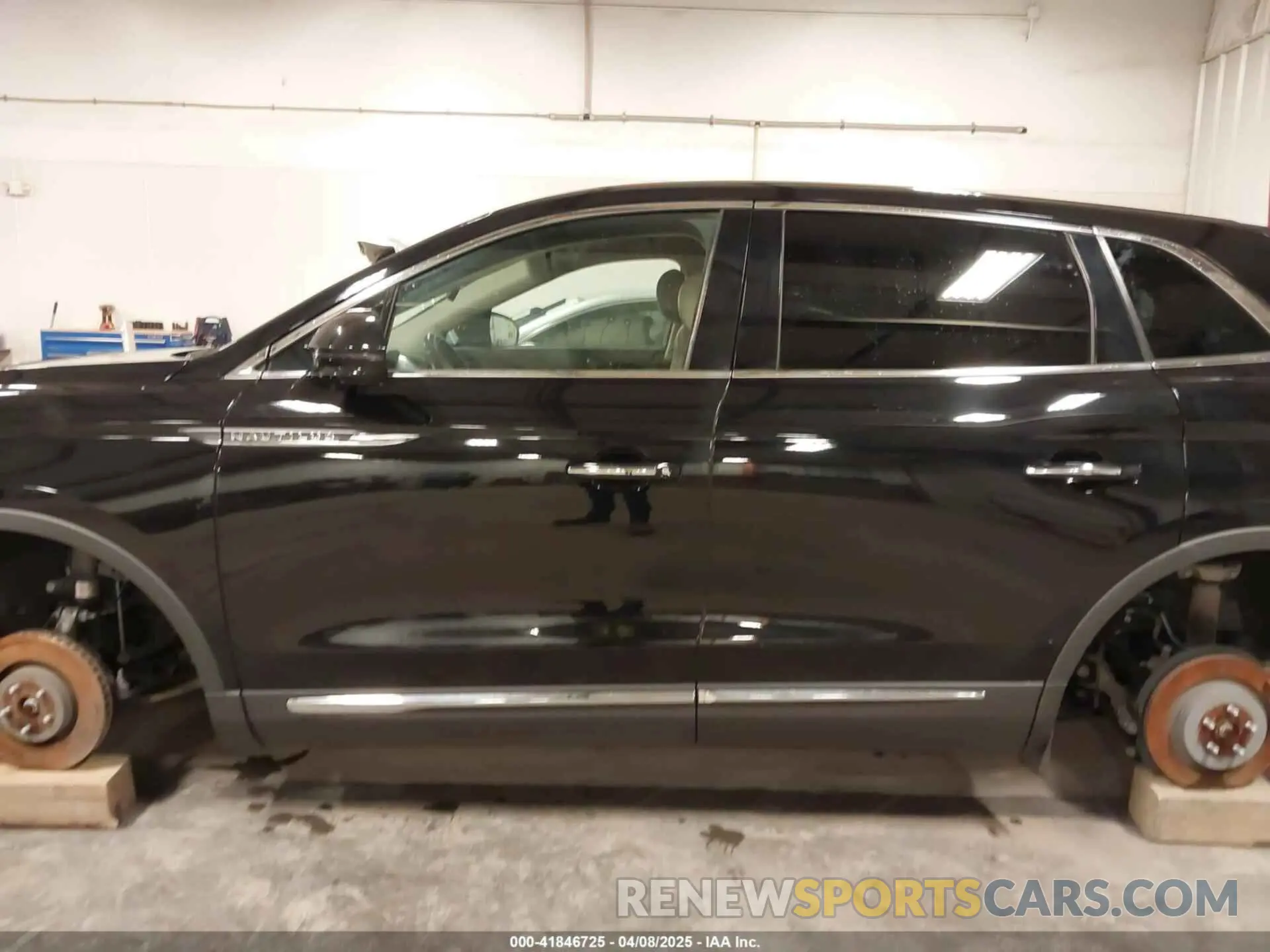 13 Photograph of a damaged car 2LMPJ8KP0LBL33502 LINCOLN NAUTILUS 2020