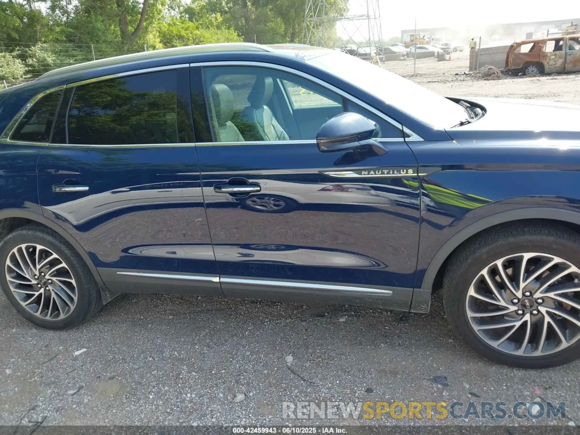 13 Photograph of a damaged car 2LMPJ8KP2LBL15521 LINCOLN NAUTILUS 2020