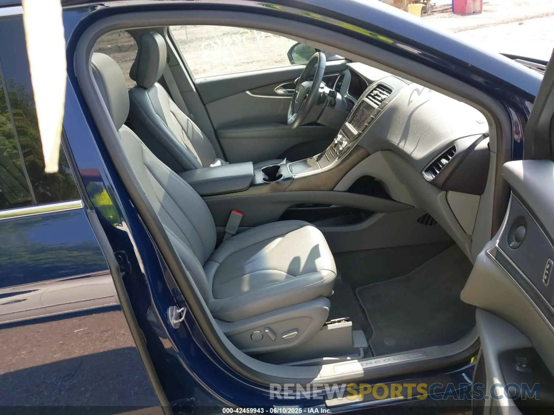 5 Photograph of a damaged car 2LMPJ8KP2LBL15521 LINCOLN NAUTILUS 2020