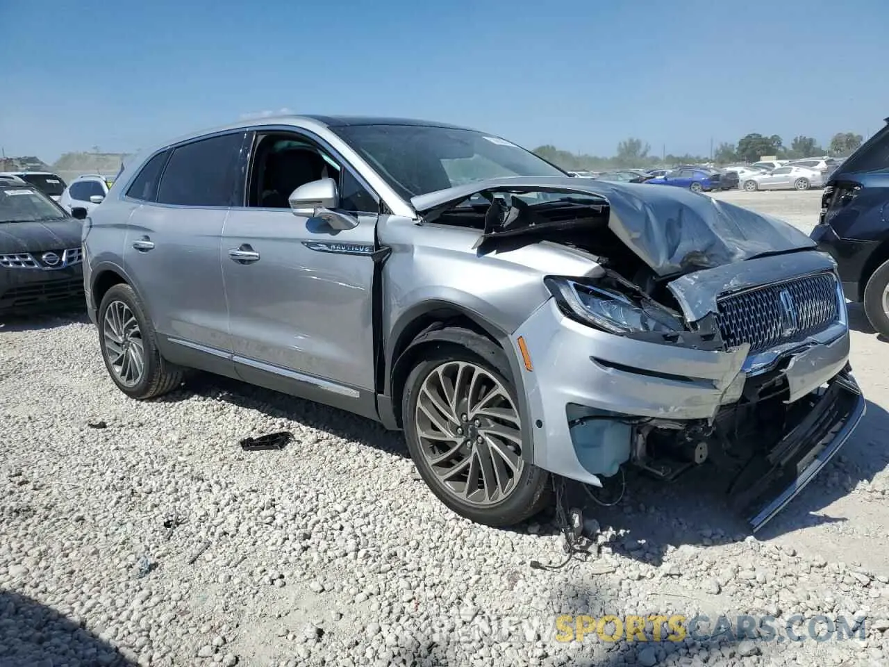 4 Photograph of a damaged car 2LMPJ8KP8LBL09254 LINCOLN NAUTILUS 2020