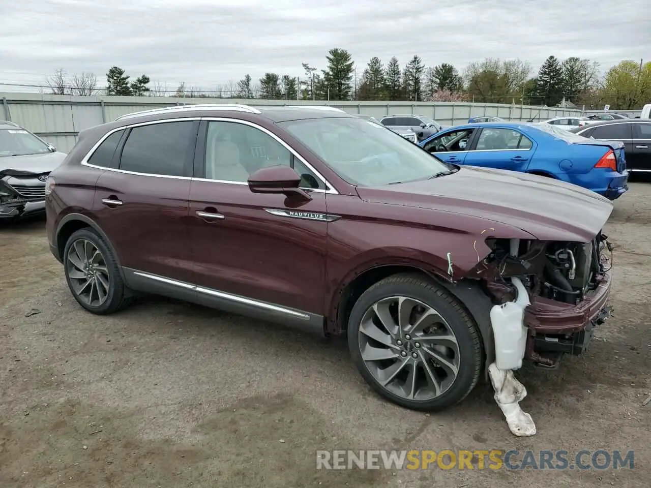 4 Photograph of a damaged car 2LMPJ8KPXLBL34009 LINCOLN NAUTILUS 2020